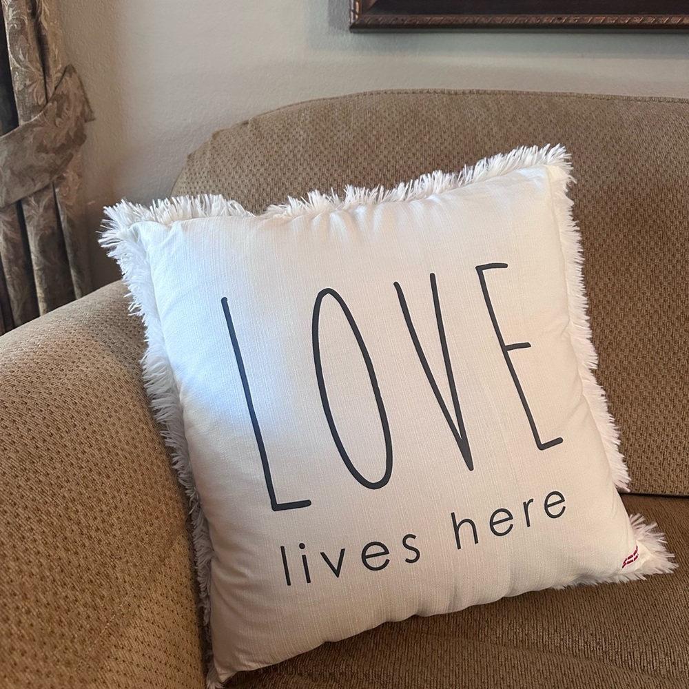 Decorative White Pillow with 'Love Lives Here' Design